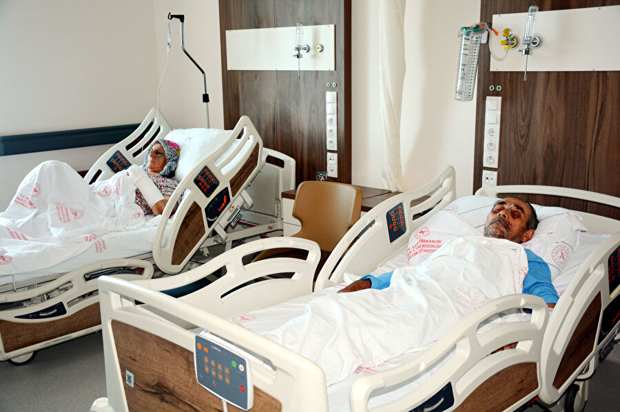 Para vermeyen anne ve babasını hastanelik etti