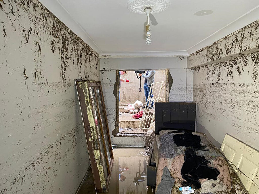 Busenur'la ilgili yeni detay: Elbisesini değiştirmek için eve dönünce sele kapılmış