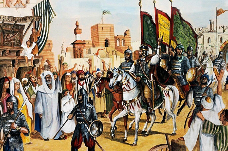"Kudüs Fatihi" olarak nam salan Salahaddîn Eyyûbî, Hicaz bölgesine verdiği önemden dolayı "Hadimü'l-Haremeyn" (Mekke ve Medine'nin hizmetkarı) ünvanını kullanan ilk hükümdardır.