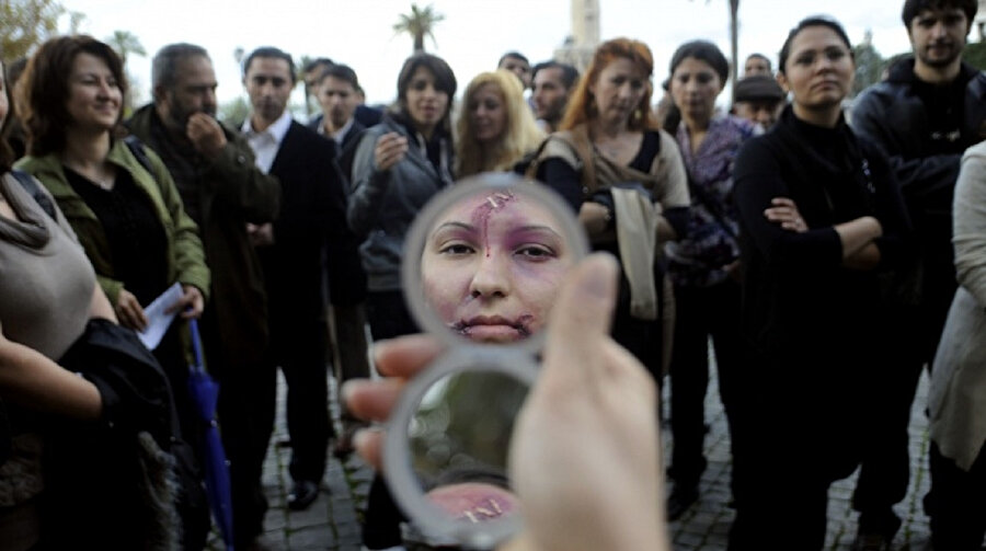 Hükümetin yeni çalışmasının kadın ve çocuklara yönelik şiddeti önlemekte etkili olacağı düşünülüyor.