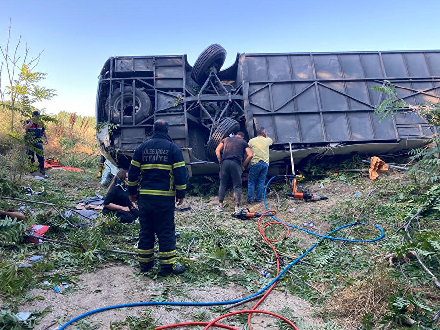 Yolcu otobüsü devrildi: 6 kişi öldü, 25 kişi yaralandı