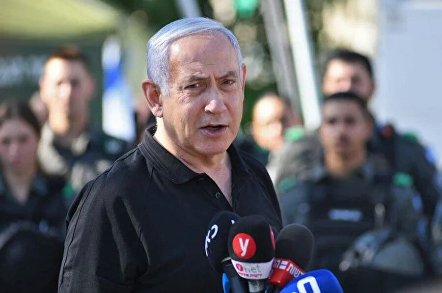 Binyamin Netanyahu İsrailli siyasetçi ve 2009-2021 yılları arasında görevini sürdürmüş dokuzuncu İsrail başbakanı. İsrail tarihinin en uzun süre görev yapan başbakanı olmakla birlikte, devletin kuruluşundan sonra doğan ilk başbakandır.