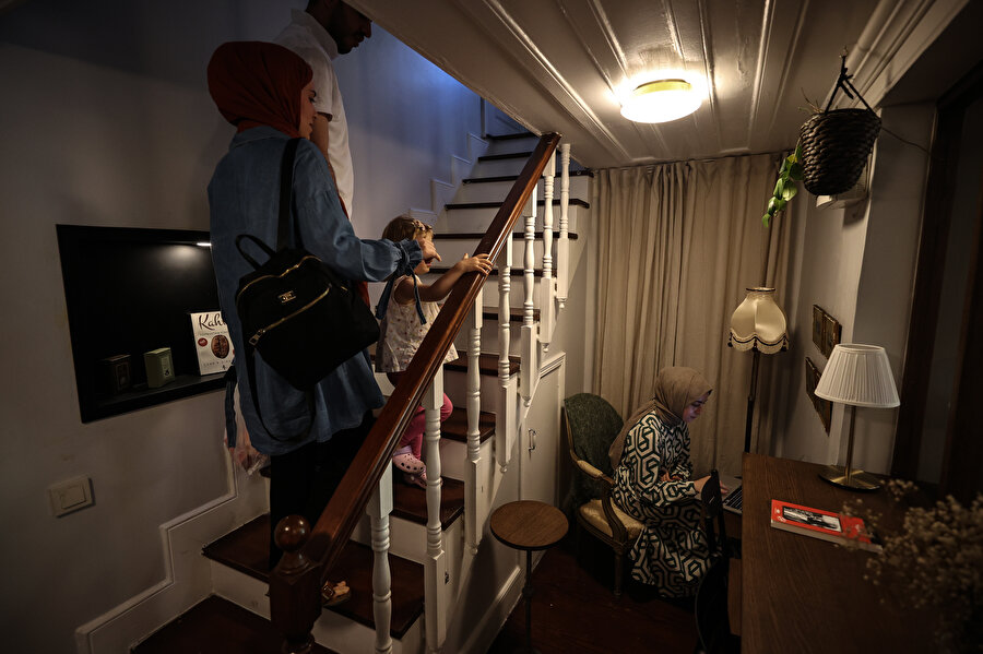 Üsküdar'da yayın evinin kurduğu kitap kafe, okurların gözdesi oldu  