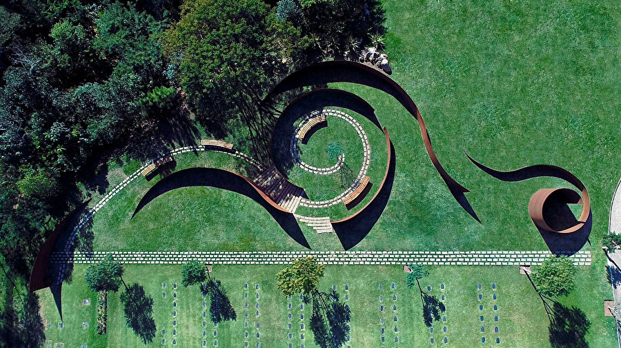 Parque das Cerejeiras Anıt Mezarlığı’nin en dikkat çeken kısmı: Eternity Square (Sonsuzluk Meydanı).