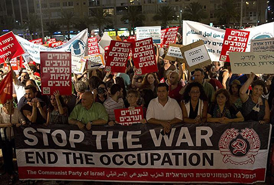 İsrail'deki "Şimdi Barış Hareketi", 2014 yılında Gazze'ye yönelik saldırıları protesto etmek amacıyla gösteri düzenledi.