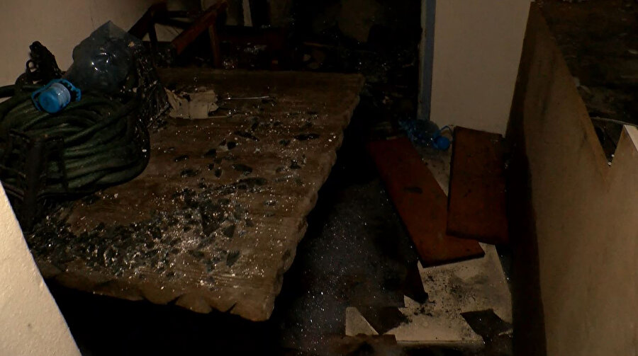 Beykoz'da 6 katlı binanın çatısına yıldırım düştü
