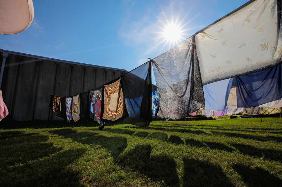 Eşarplar gelecek yıl ABD'nin New York kentinde bulunan Birleşmiş Milletler (BM) binası önünde sergilenecek.