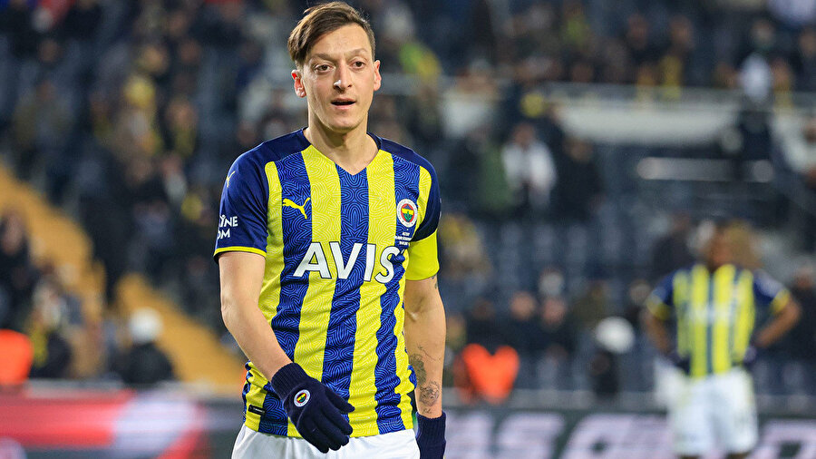 Mesut Özil, Fenerbahçe'den ayrıldı.