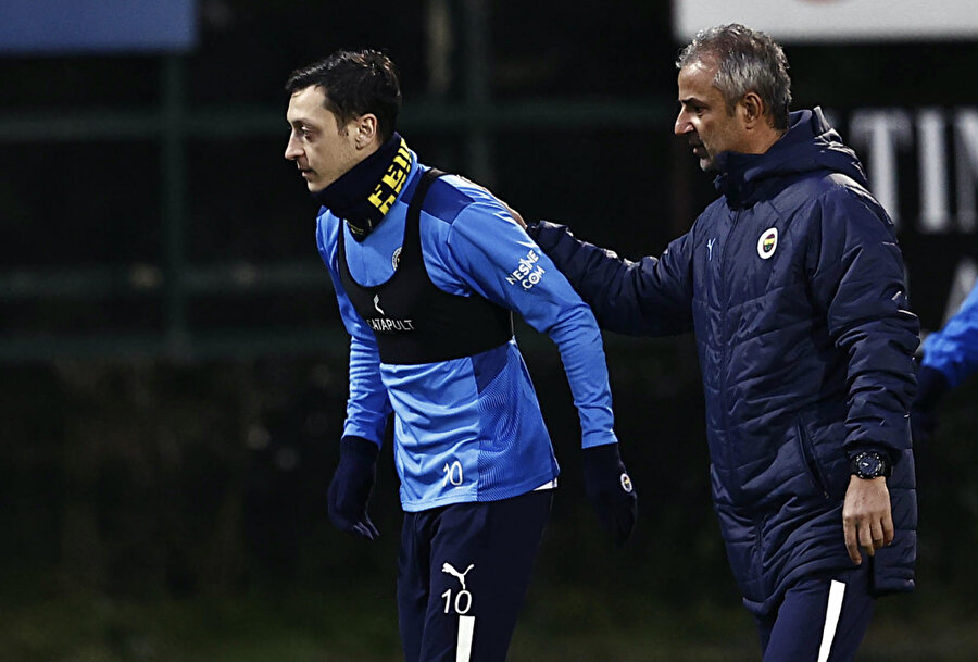 Mesut Özil ve İsmail Kartal