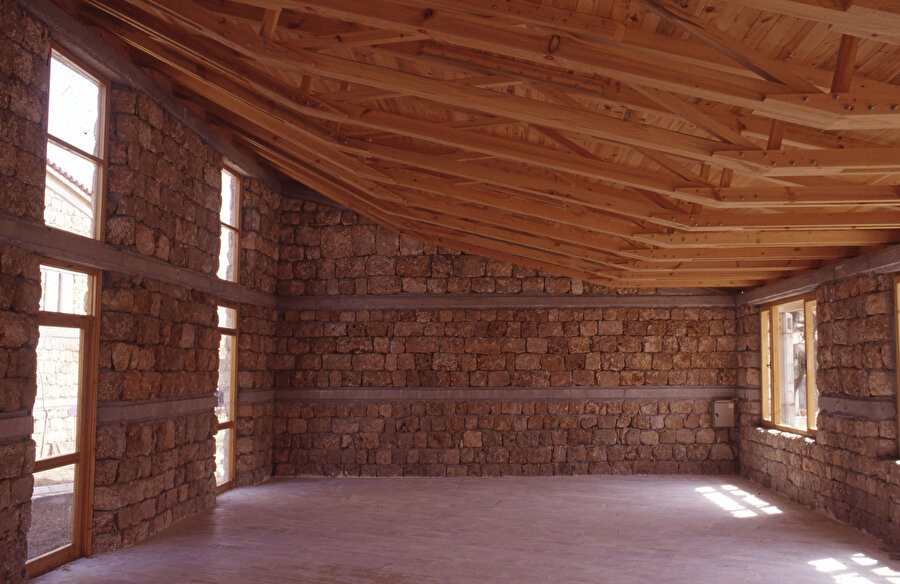 İç mekanda ahşap çatı ve duvar detayı, Fotoğraf: Cengiz Bektaş, Kaynak: Salt Araştırma.