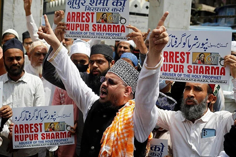 Sharma'nın açıklamalarına Hindistan'daki Müslüman topluluk tepki göstermişti.. 
