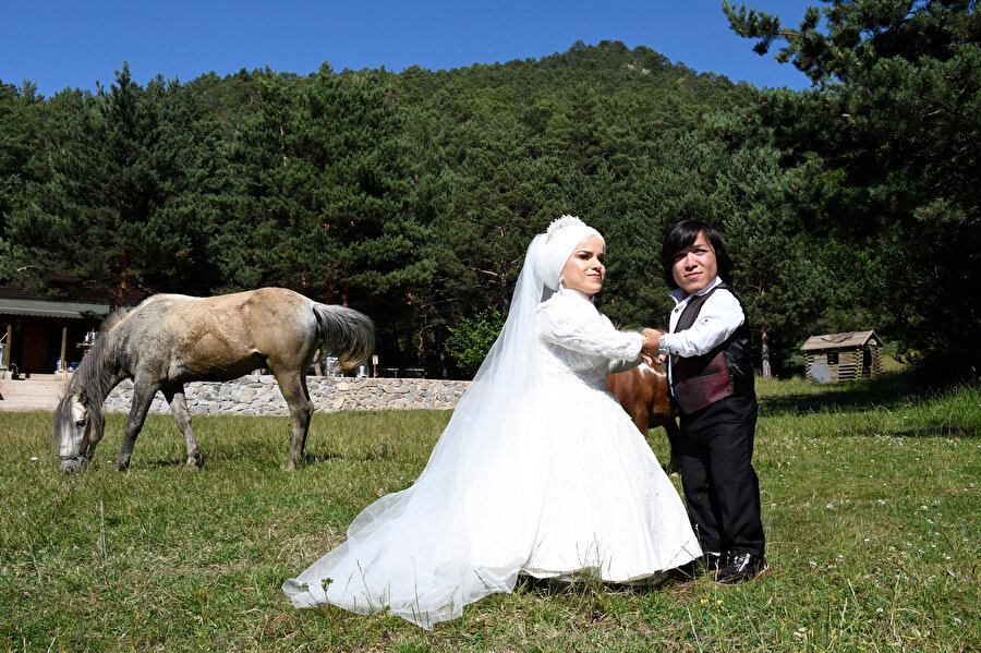 Sosyal medyada tanışan akondroplazili çift için ilk düğün Gümüşhane'de yapıldı