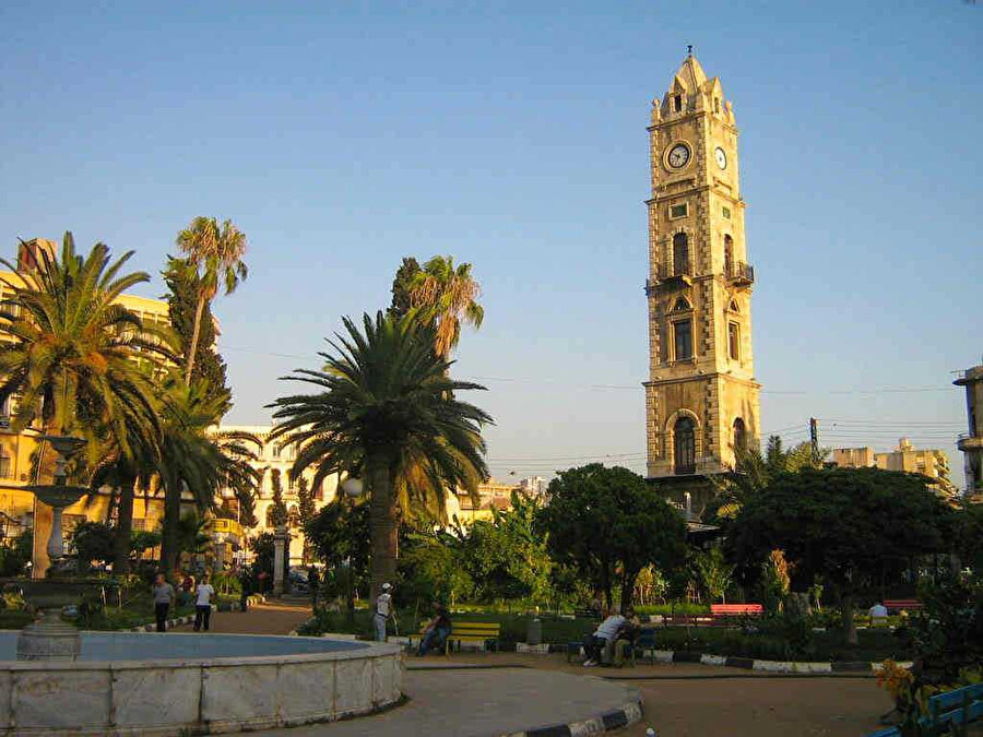 Bugün kentin simgelerinden biri olarak kabul edilen Hamidiye Saat Kulesi, 1901 yılında, Sultan II. Abdülhamid Han’ın tahta çıkışının 25. yılı anısına inşa edildi. 