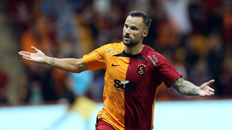 Haris Seferovic çıktığı ilk karşılaşmada gol buldu.