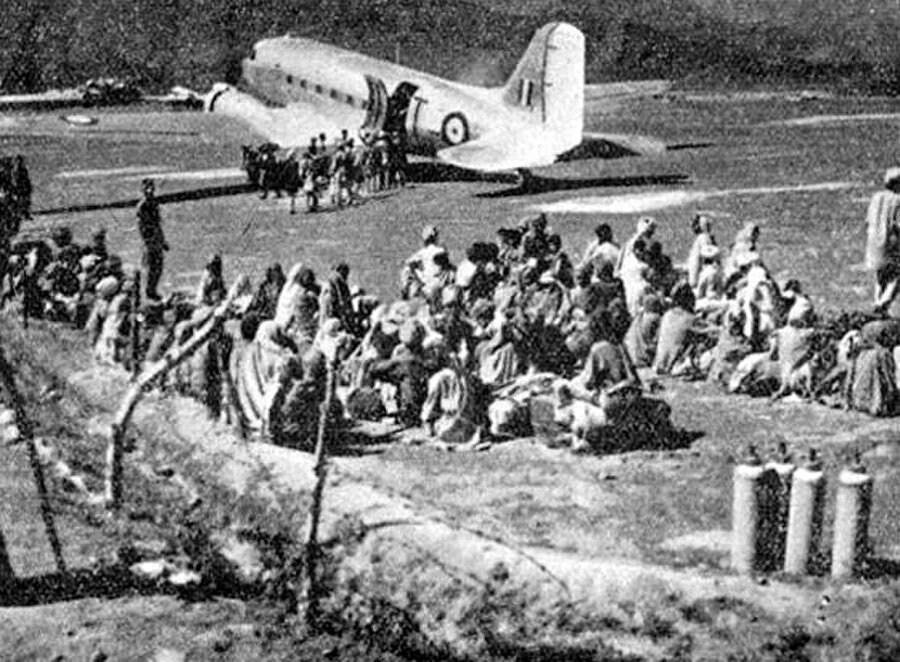 Nüfusunun yüzde 90'ı Müslüman olan Keşmir halkı, 1947'de Pakistan'a katılmaktan yana tavır alsa da dönemin prensi, Hindistan ile birleşmeye karar verdi.