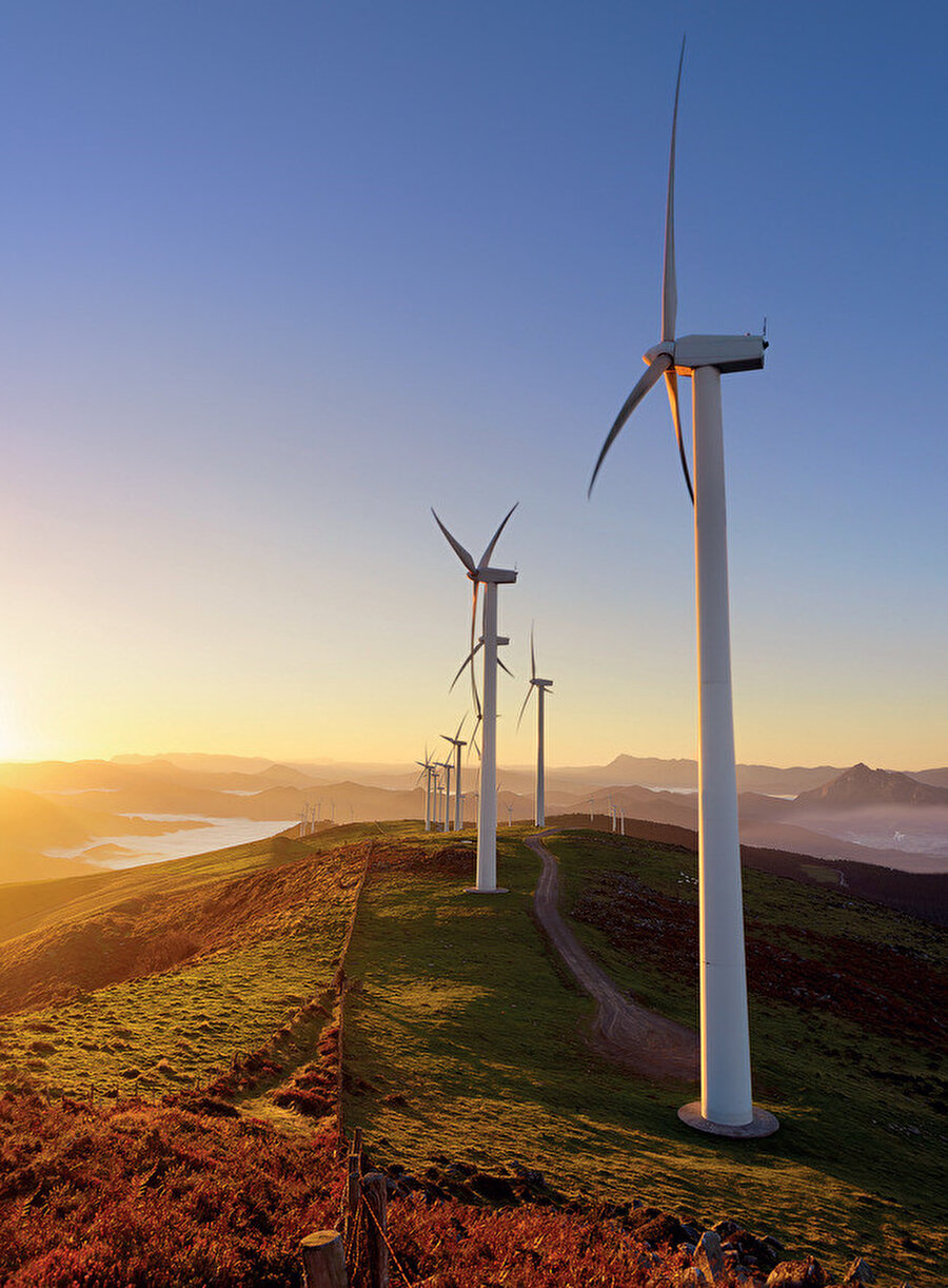 Yenilenebilir ve temiz enerji kaynağı denildiğinde ilk akla gelen rüzgar enerjisi oluyor.