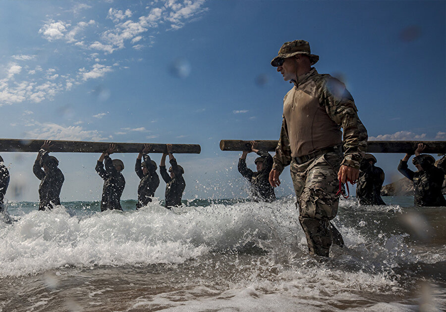 Türk milletinin göğsünü kabartan tim: SAS