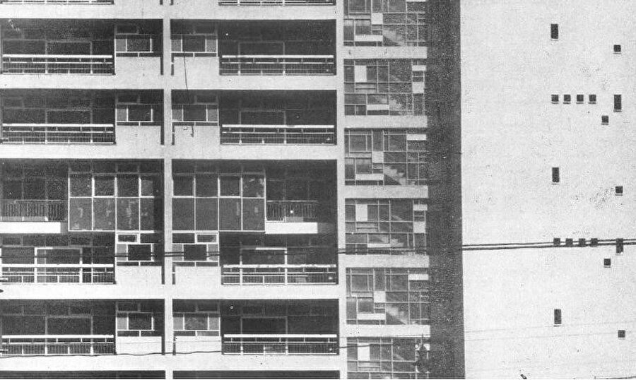 Dördüncü kattaki farklılığın algılanabildiği cephe fotoğrafı. Kaynak: Arkitekt Dergisi.