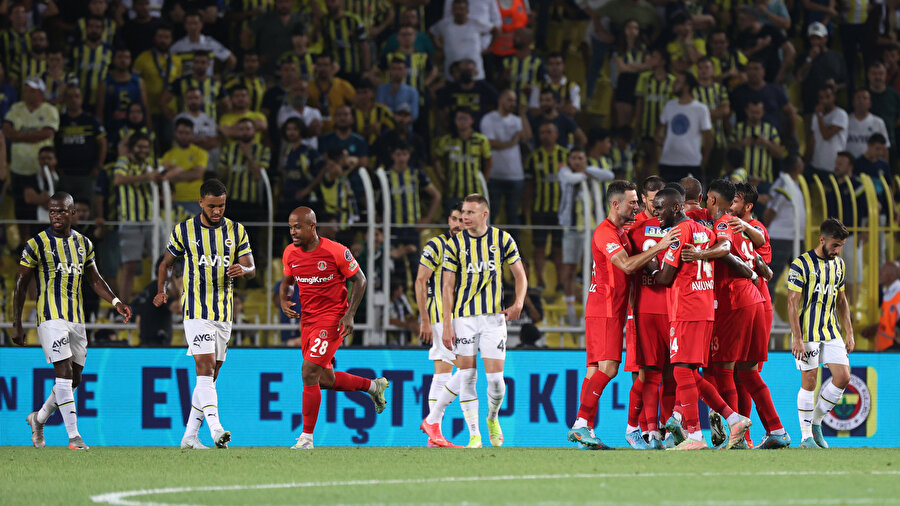 Fenerbahçe, Ümraniyespor'la 3-3 berabere kaldı