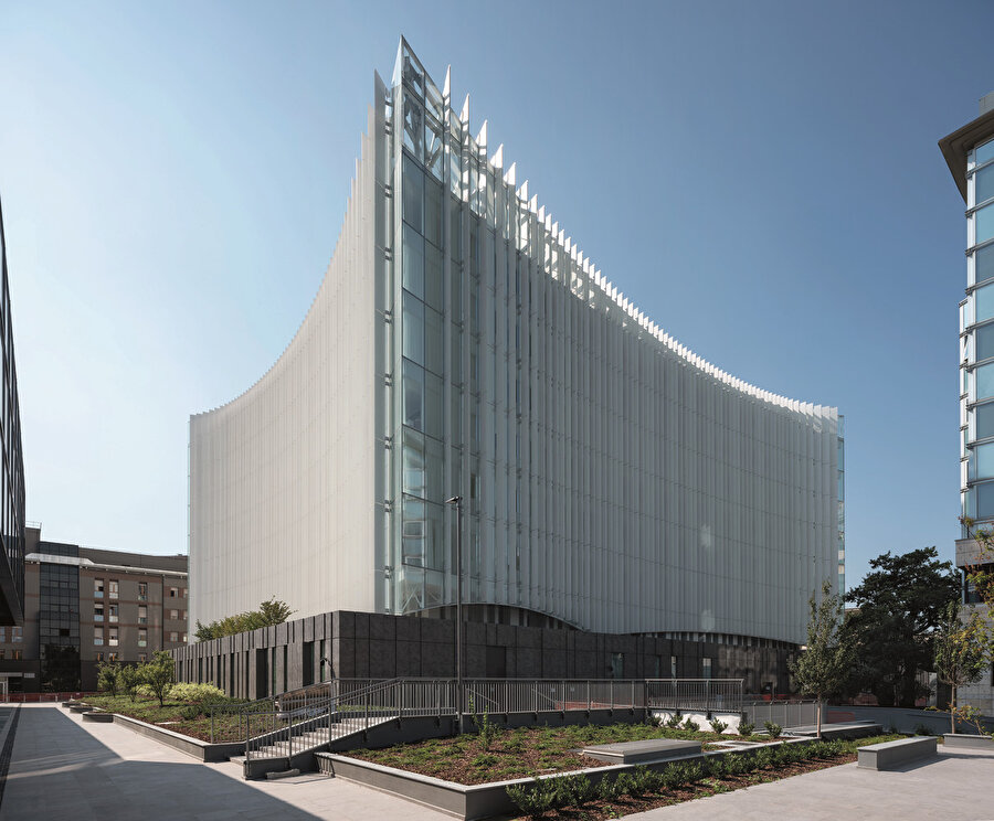 San Raffaele Hastanesi, Milano şehir merkezinin kenarında bulunan bir tıbbi kompleksin parçası olarak planlanıyor.