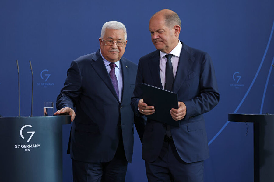 Filistin Devlet Başkanı Mahmud Abbas, Berlin'de Alman Şansölyesi ile düzenlediği ortak basın toplantısında, 16 Ağustos 2022.