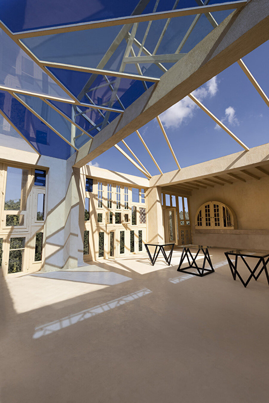 Gözlem salonu engelsiz plan şeması ve geniş açıklıkları ile gökyüzüyle temas kuruyor.