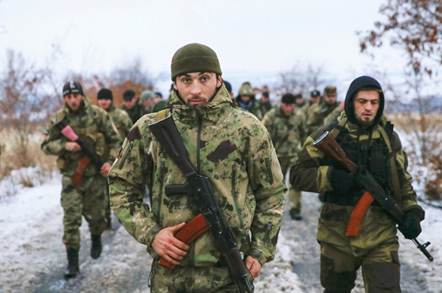 Bugün 145 milyon nüfuslu Rusya Federasyonu Silahlı Kuvvetlerinin aktif personel sayısı yaklaşık 2 milyon civarında ve 20 milyon Müslümanın yaşadığı ülkede ordu personelinin yüzde 12’si Müslümanlardan oluşuyor.
