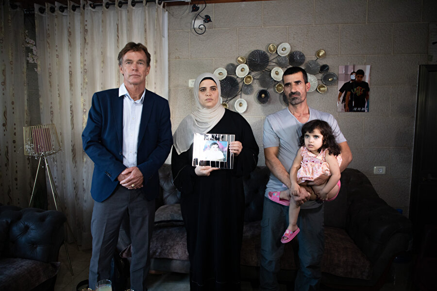 AB Temsilcisi, davayı ilgili kuruluşlarla yakından takip edeceklerini ve Ahmed'in yakında ailesiyle olmasını umduklarını dile getirdi.