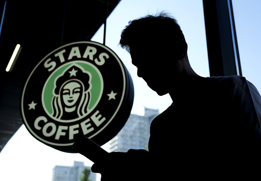 Starbucks'ın ismi ve logosu değişti