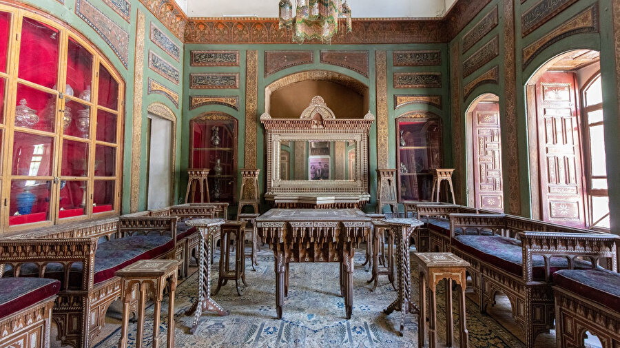 Azam Sarayı'nda süslü bir şekilde dekore edilmiş bir misafir odası. (Zirrar Ali)