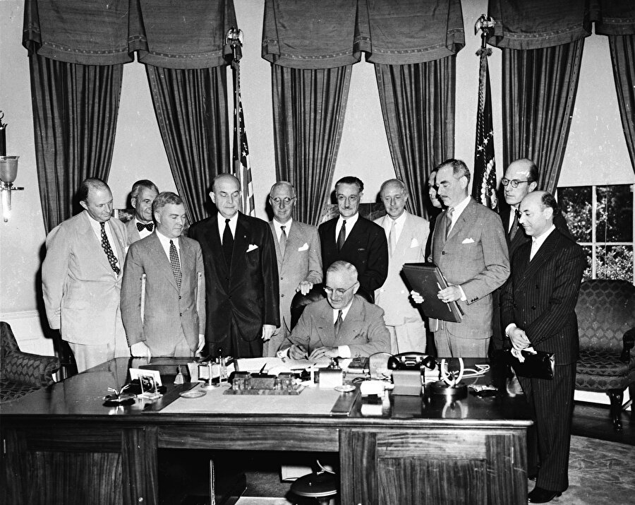 Kuzey Atlantik Antlaşması 4 Nisan 1949’da Washington, DC’de imzalandı ve ABD tarafından aynı yılın Ağustos ayında onaylandı.