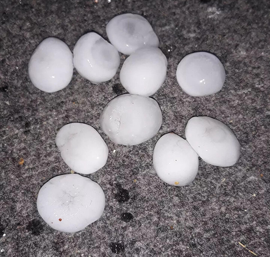 Bursa kent merkezinde sağanak: Dağ ilçelerinde dolu etkili oldu