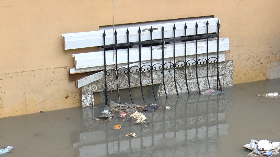 Esenyurt Pınar Mahallesi yine su altında kaldı