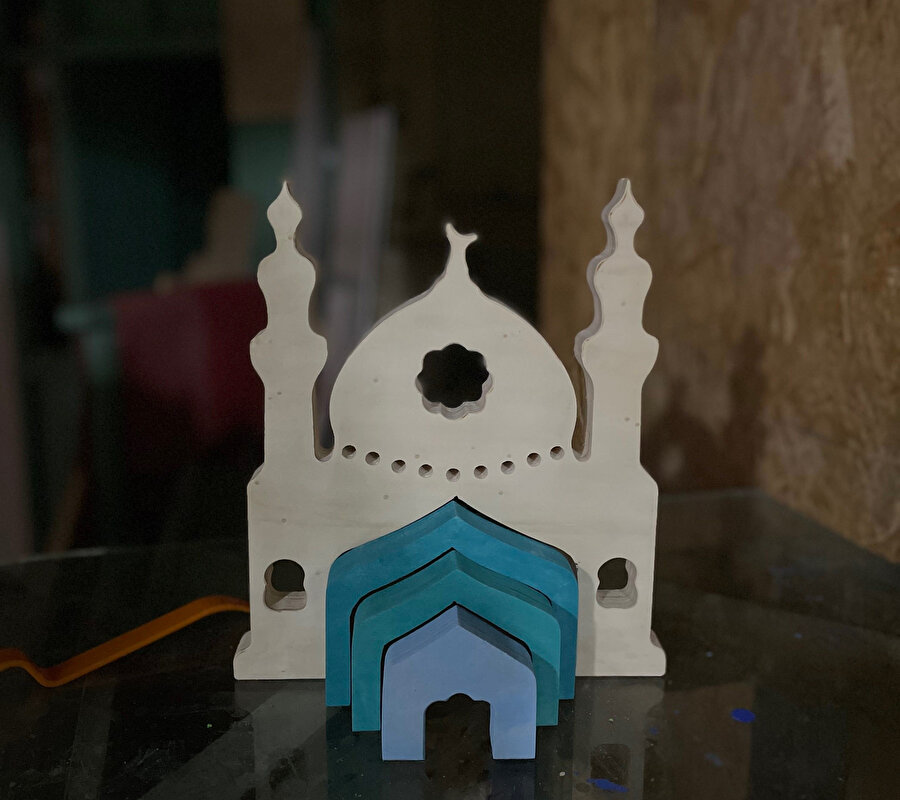 Türk kültürüne uygun bir cami olsun diye iki şerefeli minare yaptım. 