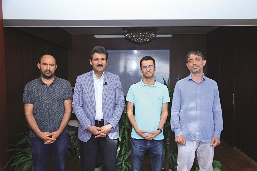 Nörobilim yapmaya çalışıyorum, nörobilim öğrencisiyiz. Uzmanlık olarak nörobilimle ilgili yol almaya çalışıyoruz. Şunu fark ettim: Nefs-bedene ve ruh-bedene ait tavırları yani o bedenlerin özelliklerini, fizyolojinin hormon ve enzimlerinde aramaya çalışıyoruz. Ve bulamadığımızı görüyoruz. Alzheimer dâhil nörolojik hastalıkların, Parkinson gibi hastalıkların hâlâ sebebini bilmiyoruz. Sebep ne? Bunları aradığımız bedenler ile ikinci bedenler arasındaki ilişkiyi çözemediğimiz için.