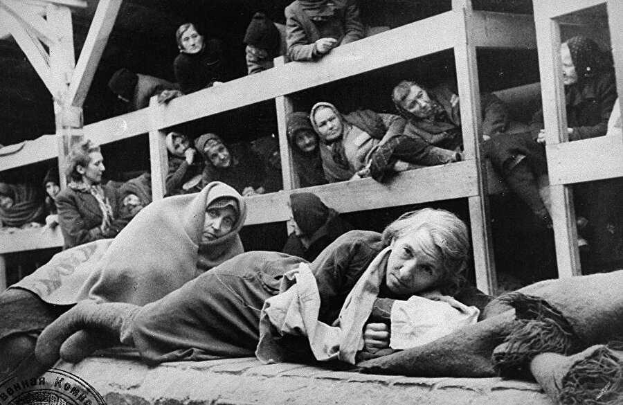 Auschwitz kampında doktor, Nazi SS tugaylarında komutan ve Bayer’de yönetici olan Helmuth Vetter, toplama kampındaki mahkumlar üzerinde tıbbî deneyler yapıyordu. Bir anestezi çalışması için toplama kamplarından kişi başı 170 marka 150 kadın mahkûm satın alınmıştı. Fakat deneyler istedikleri gibi gitmedi ve toplama kampına şöyle bir mektup yazmak zorunda kaldılar: