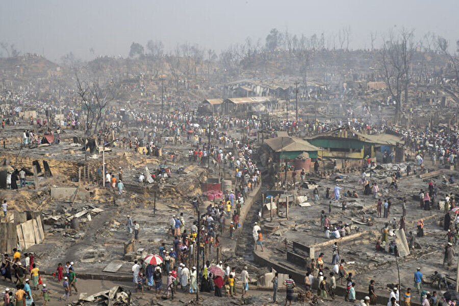 Myanmar ordusu ve Budist milliyetçilerin 2017'deki soykırıma dönüşen saldırılarıyla vatansız kalan milyonlarca Arakanlı Müslüman, komşu Bangladeş, Hindistan, Tayland, Endonezya, Nepal ve Malezya'ya sığınmak zorunda kaldı.