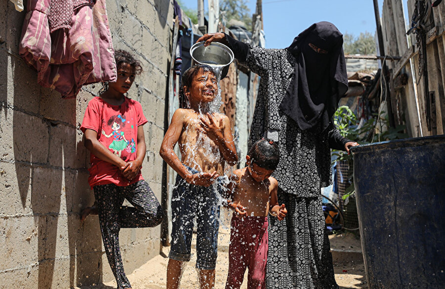 Halk günde en fazla 8 saat elektrik alabiliyor.