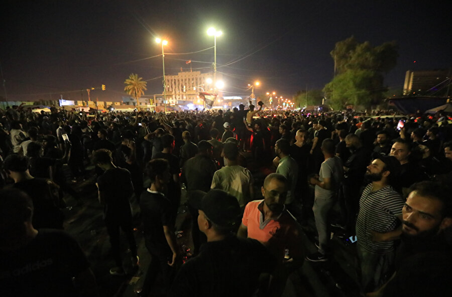 Bağdat, gece saatlerinde Sadr destekçileriyle güvenlik güçleri arasında çatışmalara sahne oldu.