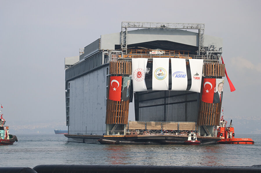 Dünyada kendi sınıfında tek: Denizaltı havuzu Yalova'da suya indirildi