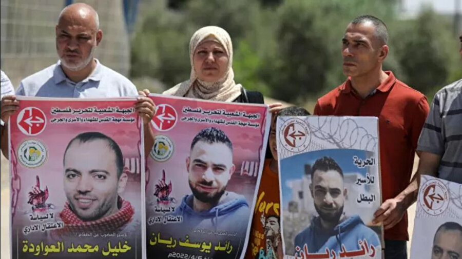 Halil Avavde'nin serbest bırakılmasını talep eden Filistinliler.