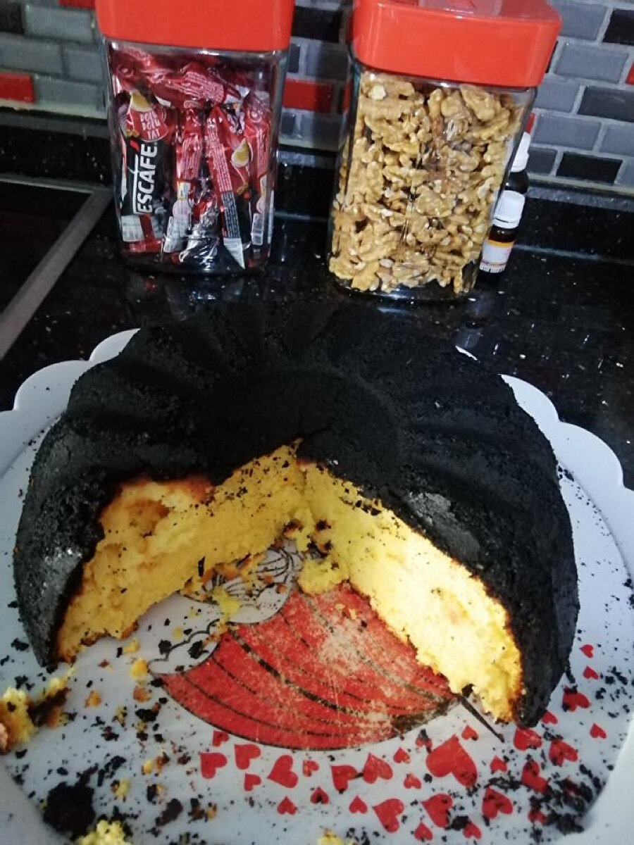 Dışardan sert göründüğüme bakma içim pamuk gibi