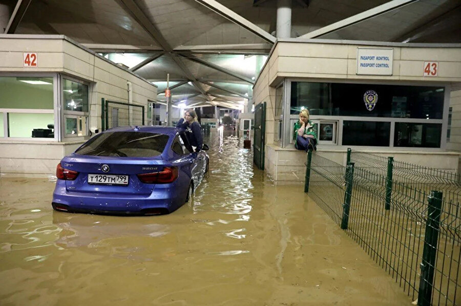 Kapıkule Gümrük Sahası'nı su bastı
