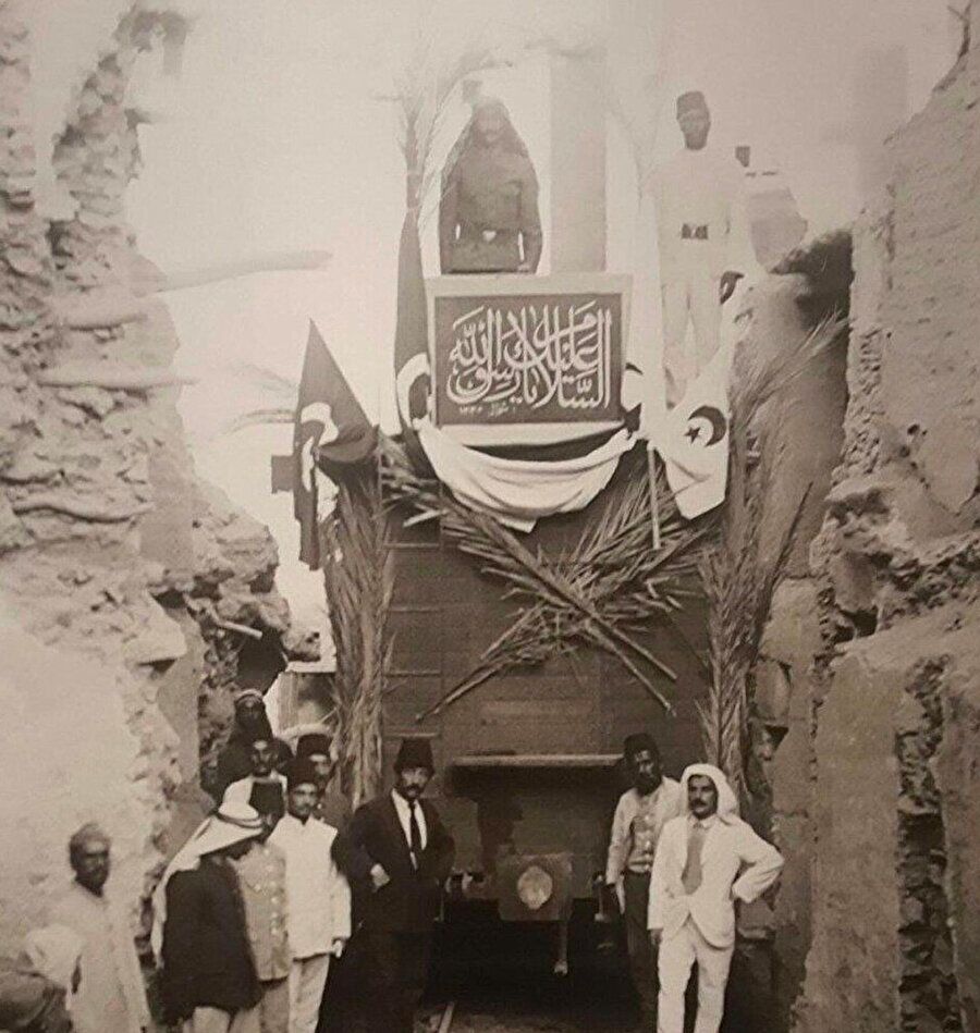 Kutsal emanetlerin İstanbul'a sevki