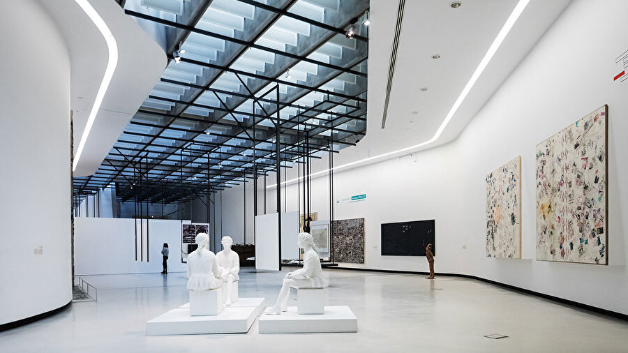 Her birine ayrı giriş verilen beş galeriden oluşan sergileme alanı, ayrı ayrı ya da bütünleşik olarak kullanılabiliyor. 