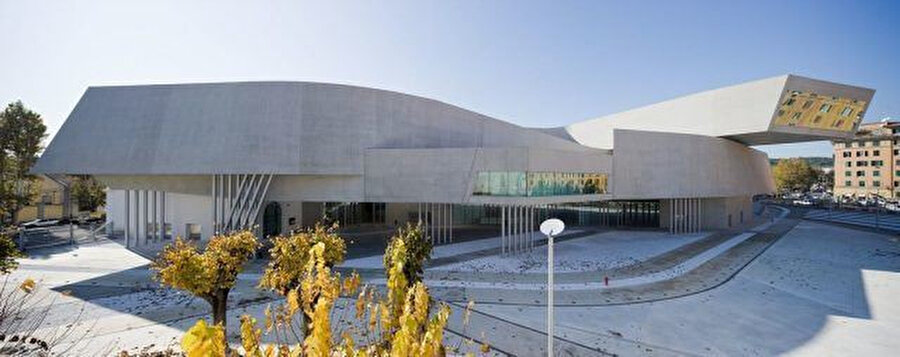 Zaha Hadid, müzeyi tasarlarken yapının bir sanat kampüsü olmasını hedefliyor.