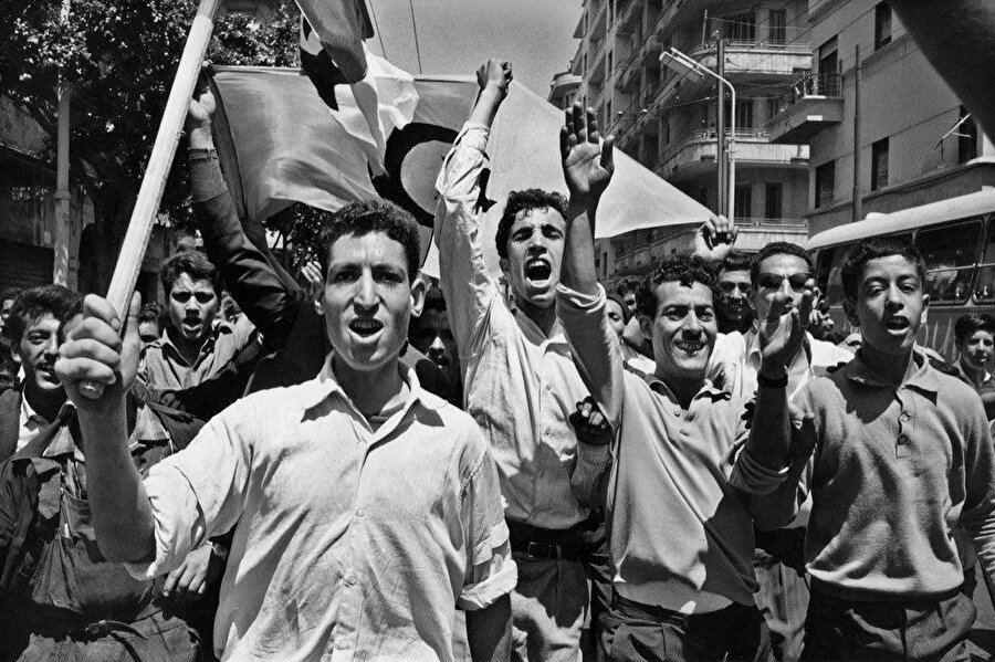 Cezayir, uzun yıllar süren mücadelenin ardından, Temmuz 1962’de Fransa’dan bağımsızlığını kazanmıştı. Marc Riboud