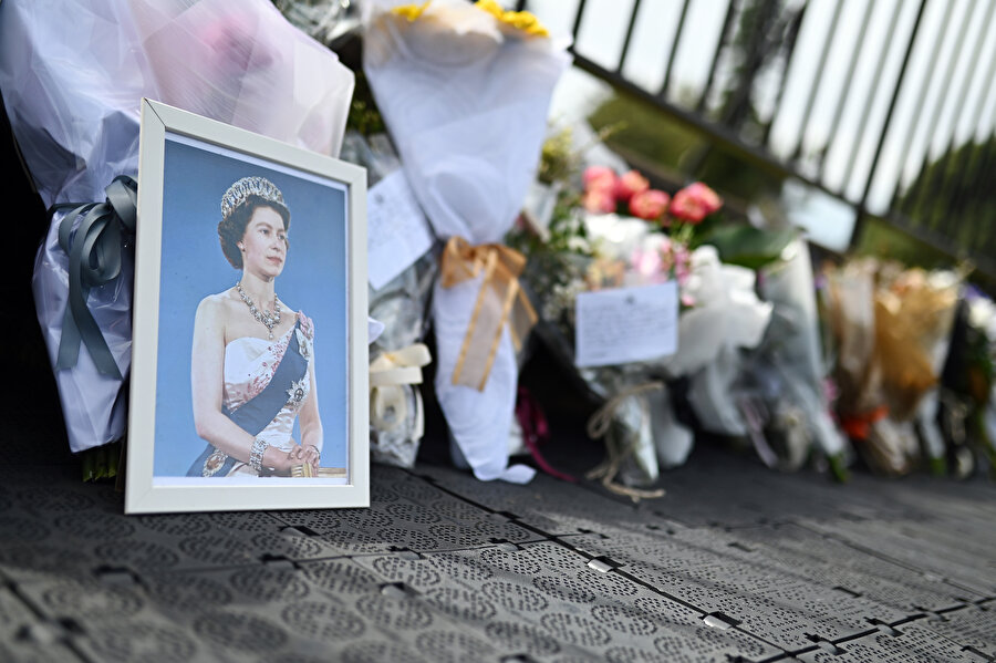 Bir yıl bekleyecek: Kraliçe öldü; peki bundan sonra ne olacak?