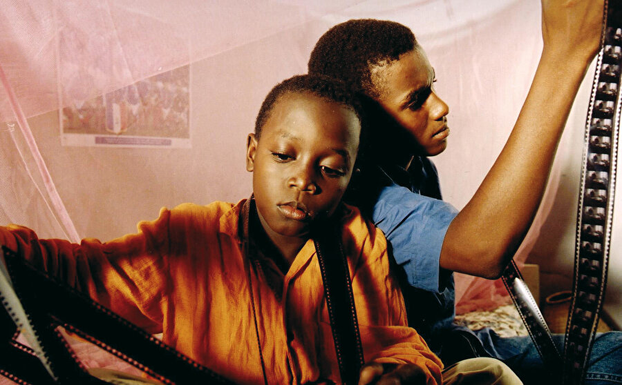 “Afrikalı olmayan”a karşı söylem üreten bu filmler Afrikalılığın anlatımını tek bir bağlama indirgeme riskini beraberinde getiriyor.