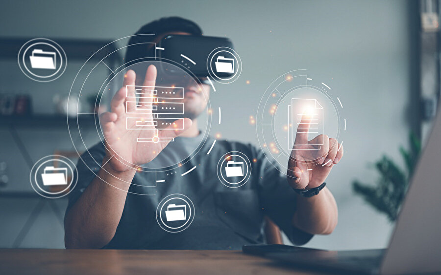 İnternetin hayatımıza girişiyle beraber yaşadığımız değişim gibi bugün Metaverse dünyası da bize benzer bir değişimi yaşatacak nitelikte.